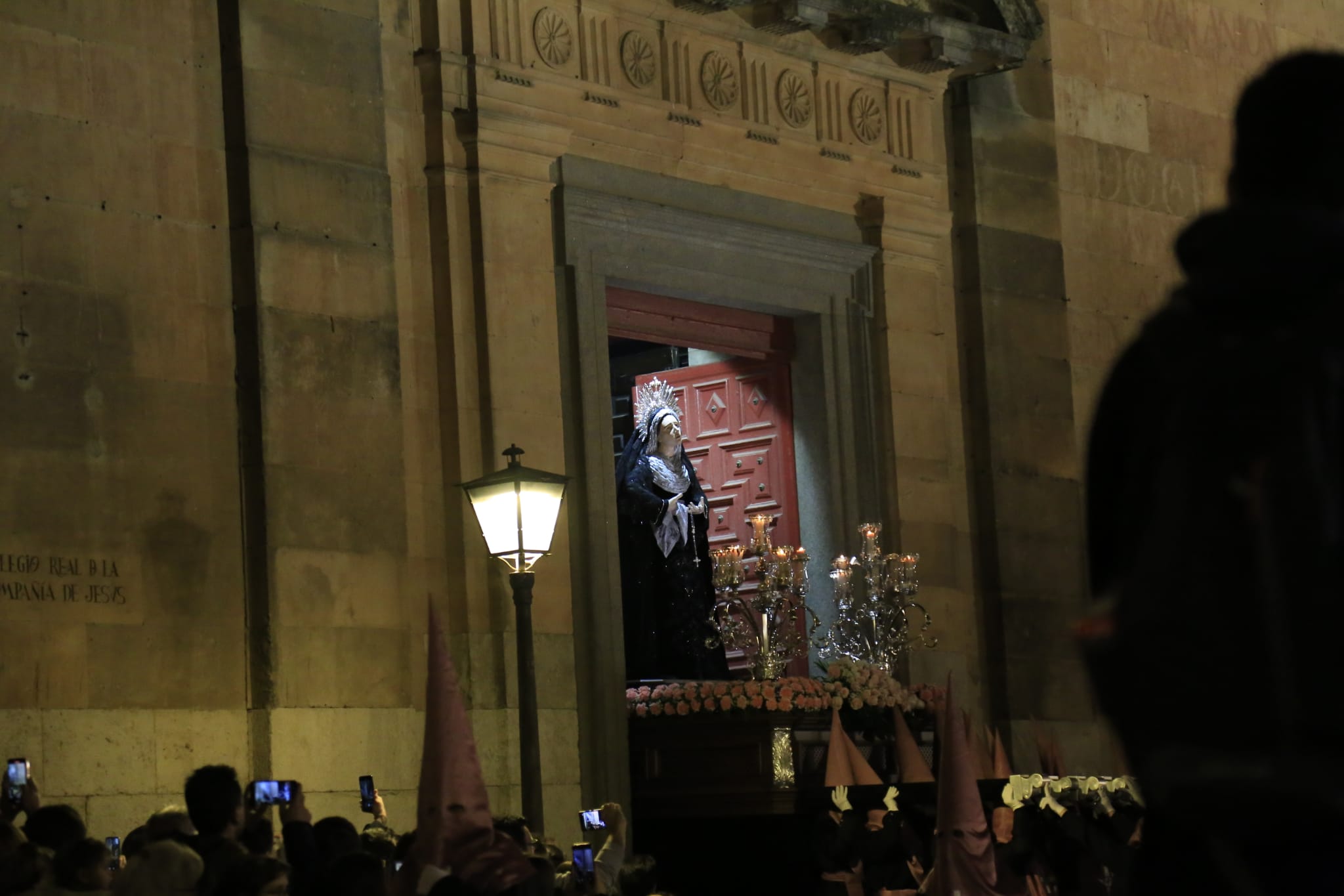 La solemnidad de Jesús Flagelado envuelve la noche de Salamanca