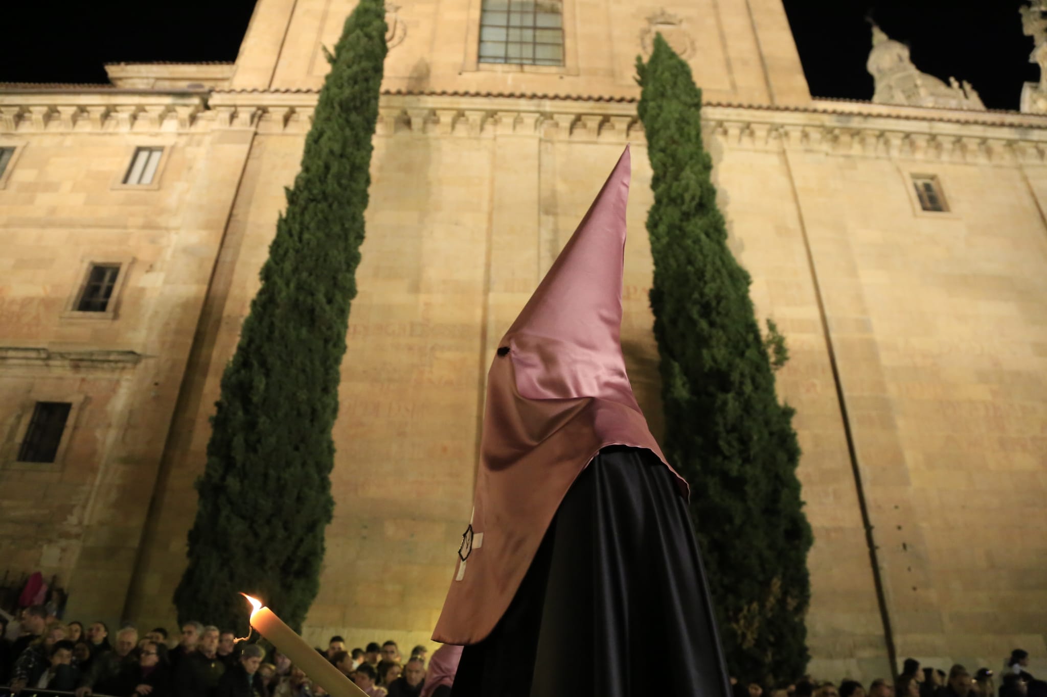 La solemnidad de Jesús Flagelado envuelve la noche de Salamanca