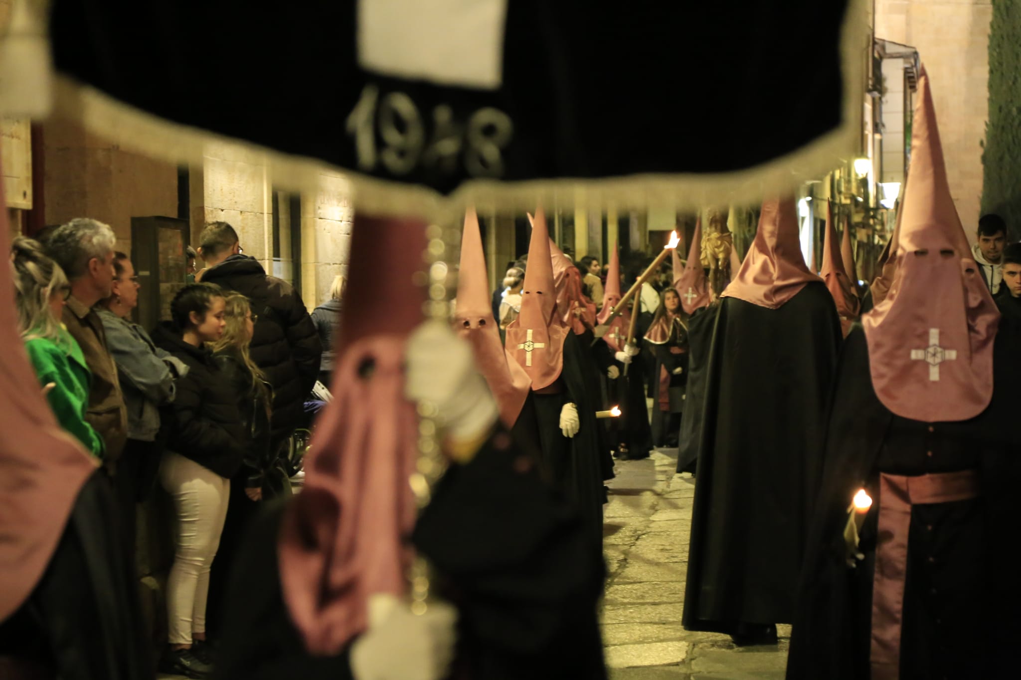 La solemnidad de Jesús Flagelado envuelve la noche de Salamanca