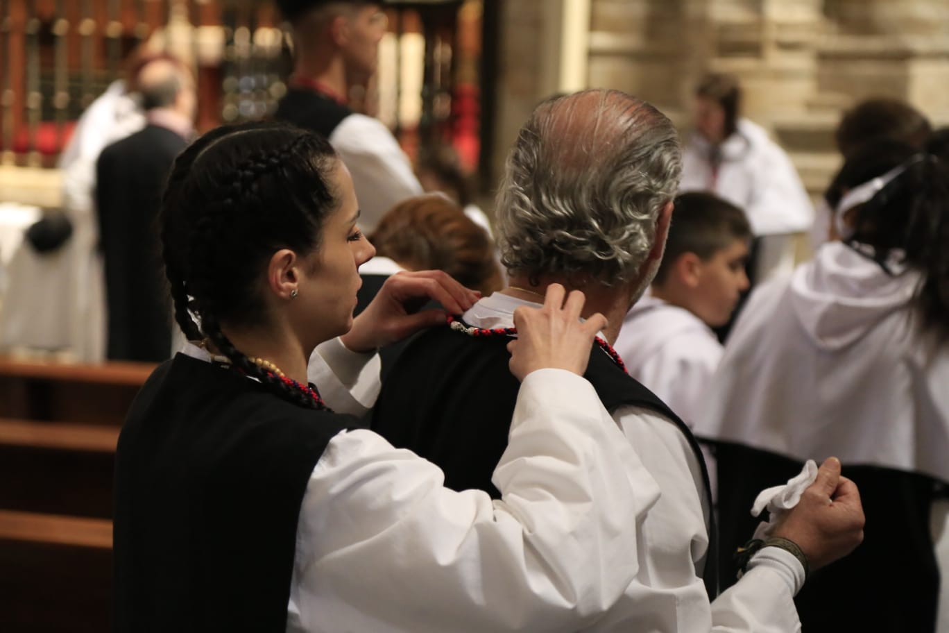 La Hermandad del Vía Crucis acerca la fe a los enfermos del Hospital de la Santísima Trinidad