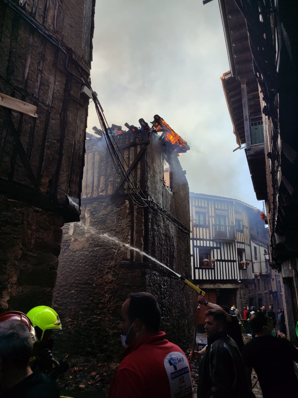 Extinguido el voraz fuego de La Alberca