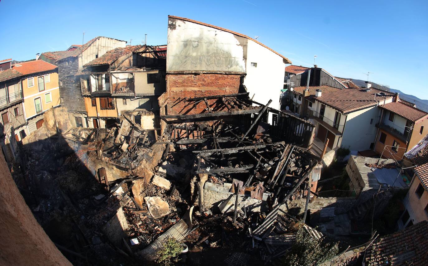 Extinguido el voraz fuego de La Alberca