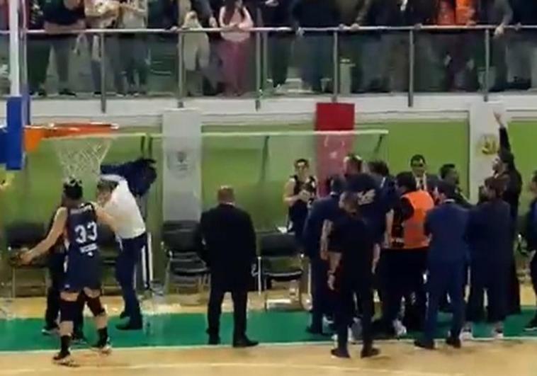 Intentan agredir a Roberto Íñiguez en su partido de play-off de Liga en Turquía