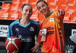 Silvia Domínguez y Queralt Casas, antes del Valencia Basket-Avenida de este pasado domingo.