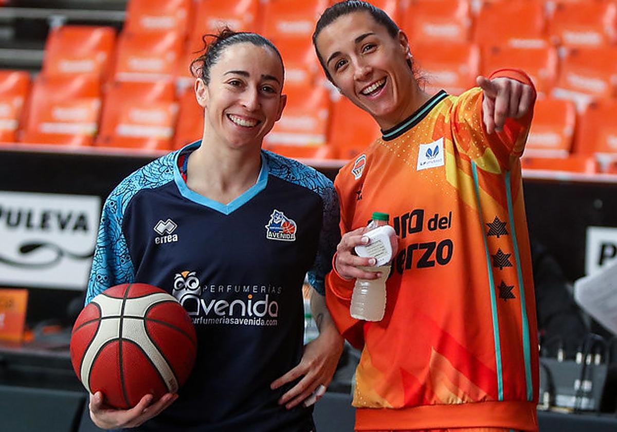 Silvia Domínguez y Queralt Casas, antes del Valencia Basket-Avenida de este pasado domingo.