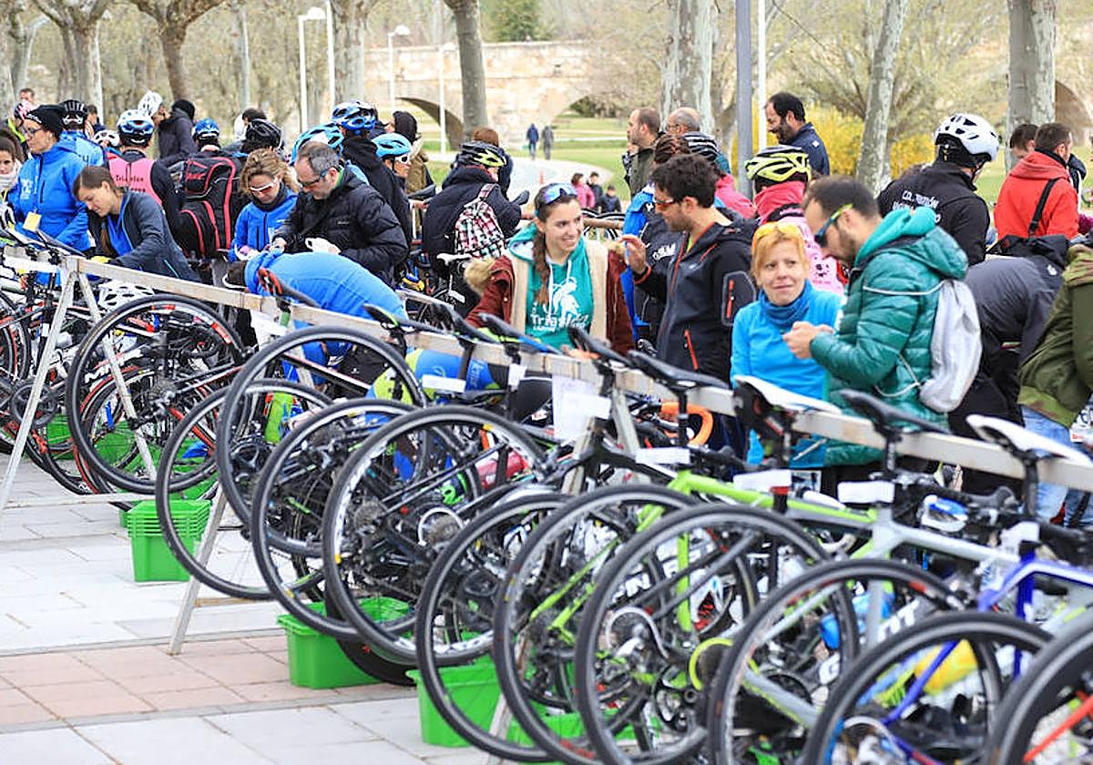 Instantes previos a una prueba de duatlón en Salamanca.