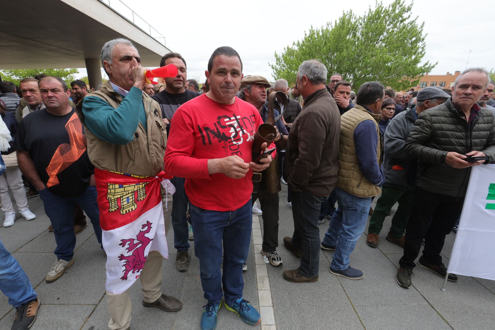 Manifestación de ganaderos frente a la sede de la Junta en Salamanca