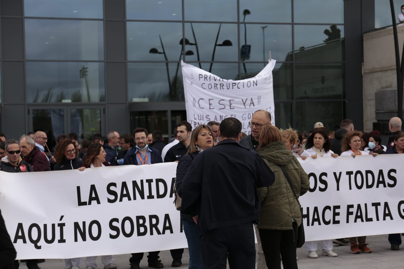 Los usuarios claman contra la privatización de los servicios sanitarios