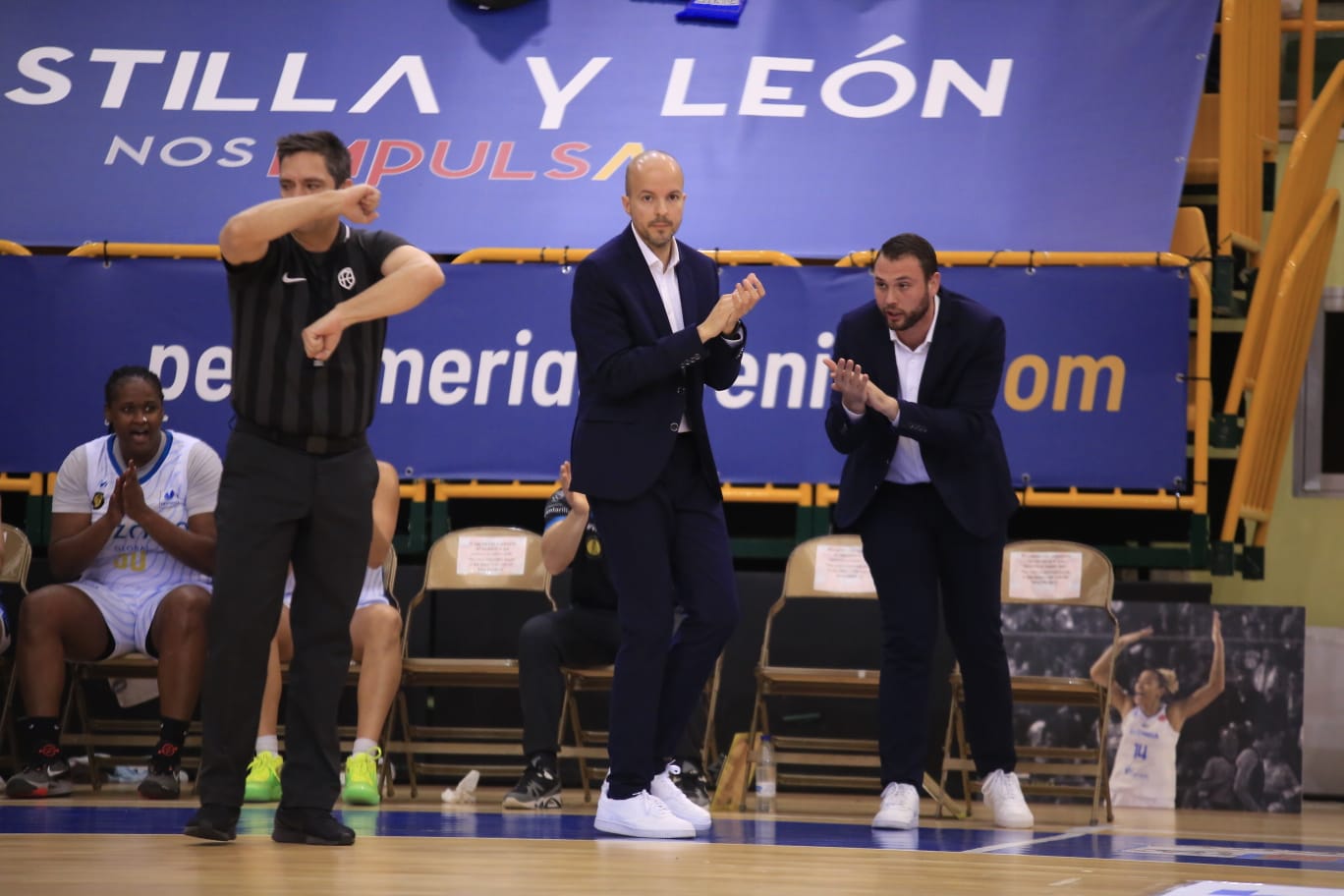 Avenida vence a Jairis y mira al playoff