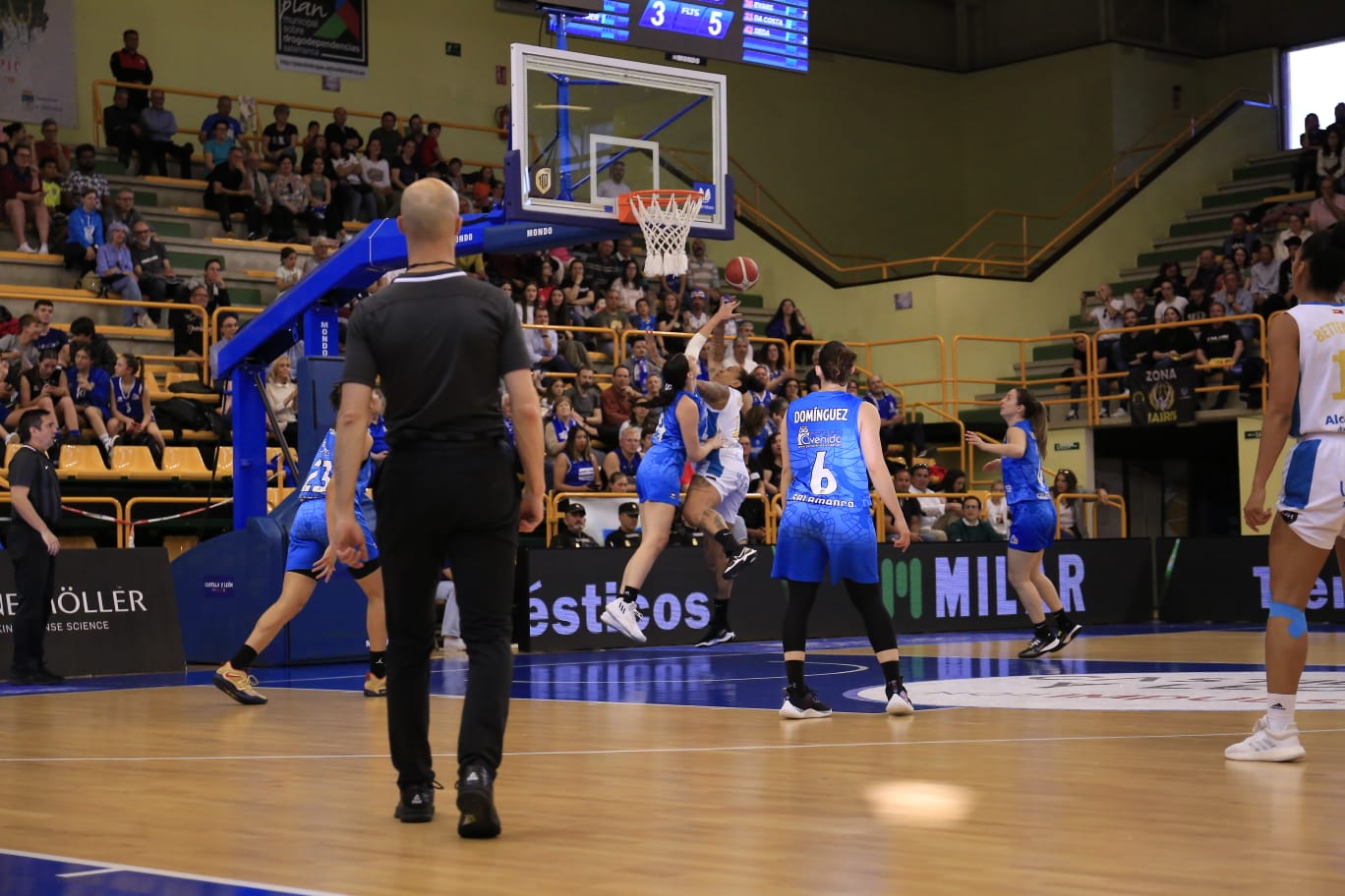 Avenida vence a Jairis y mira al playoff