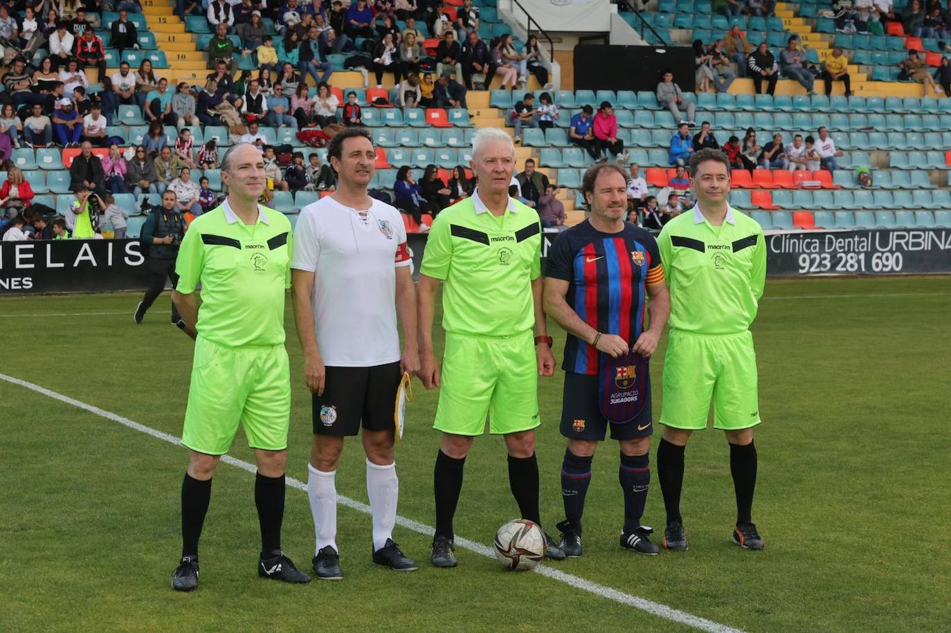 Partido entre veteranos de la UDS y el FC Barcelona por el centenario