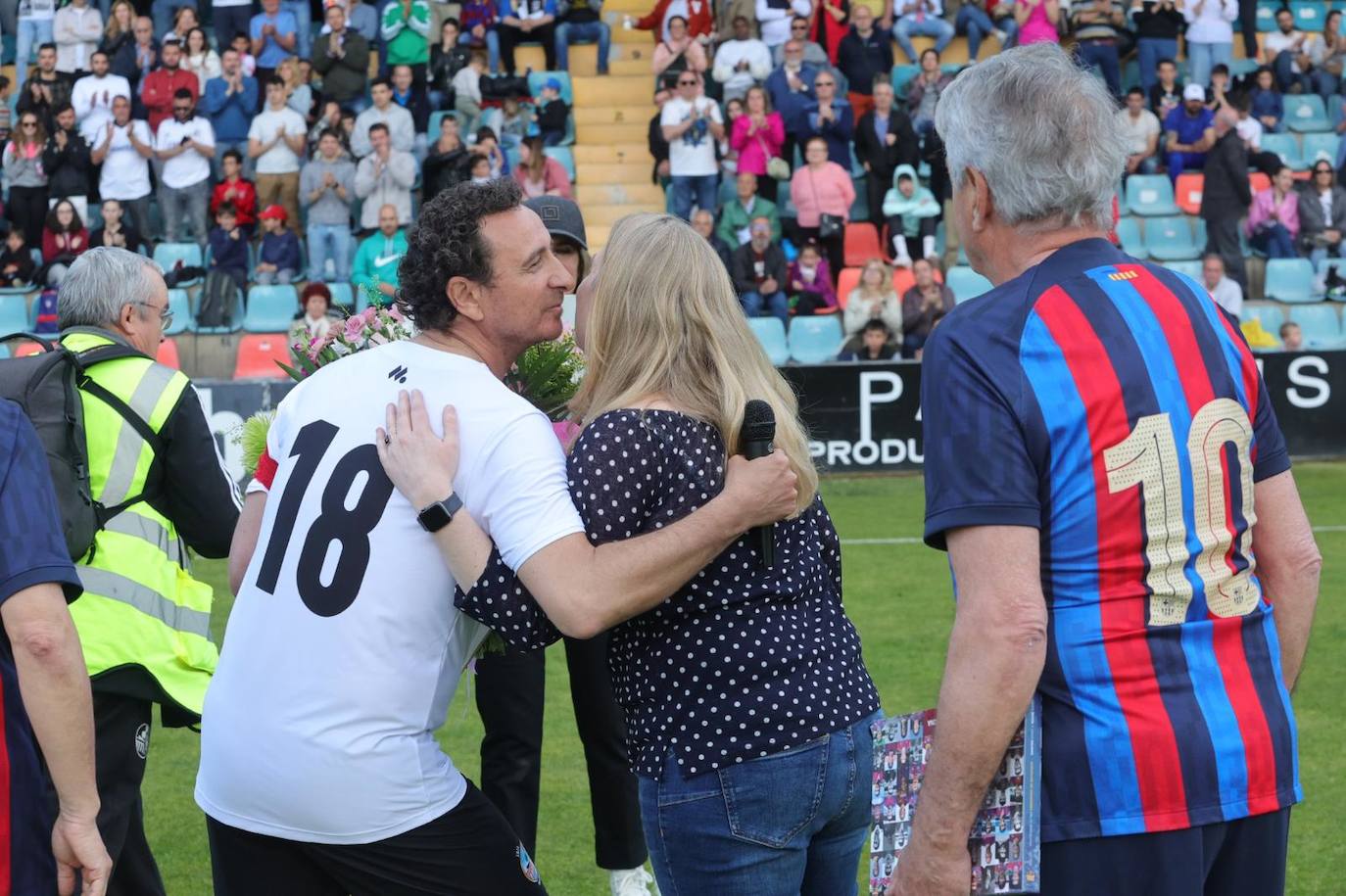 Partido entre veteranos de la UDS y el FC Barcelona por el centenario