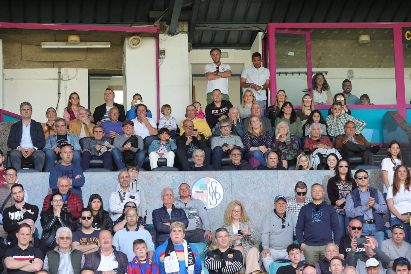 Partido entre veteranos de la UDS y el FC Barcelona por el centenario