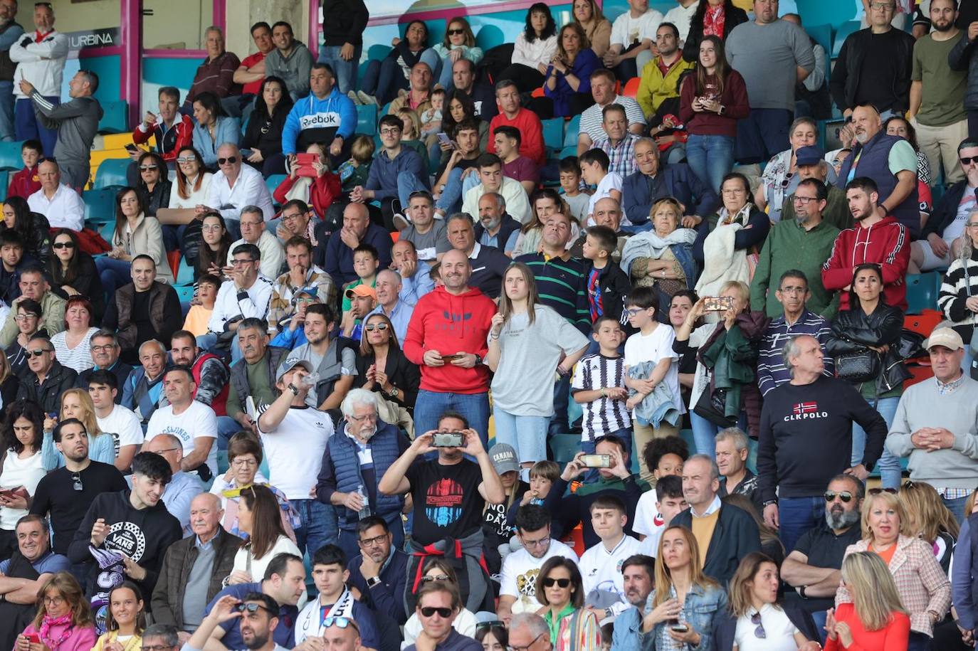 Partido entre veteranos de la UDS y el FC Barcelona por el centenario