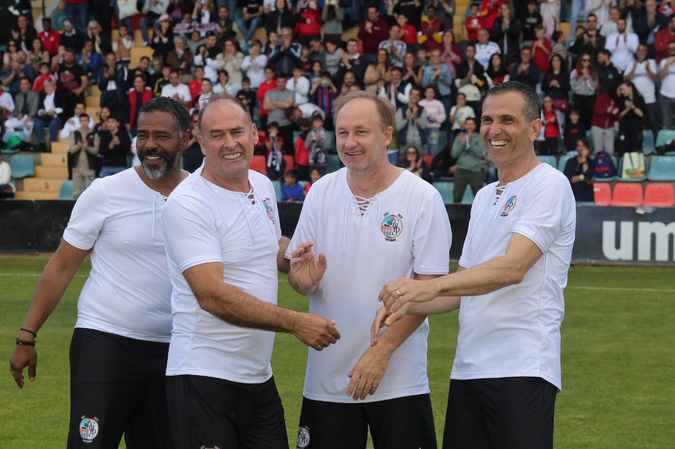 Partido entre veteranos de la UDS y el FC Barcelona por el centenario