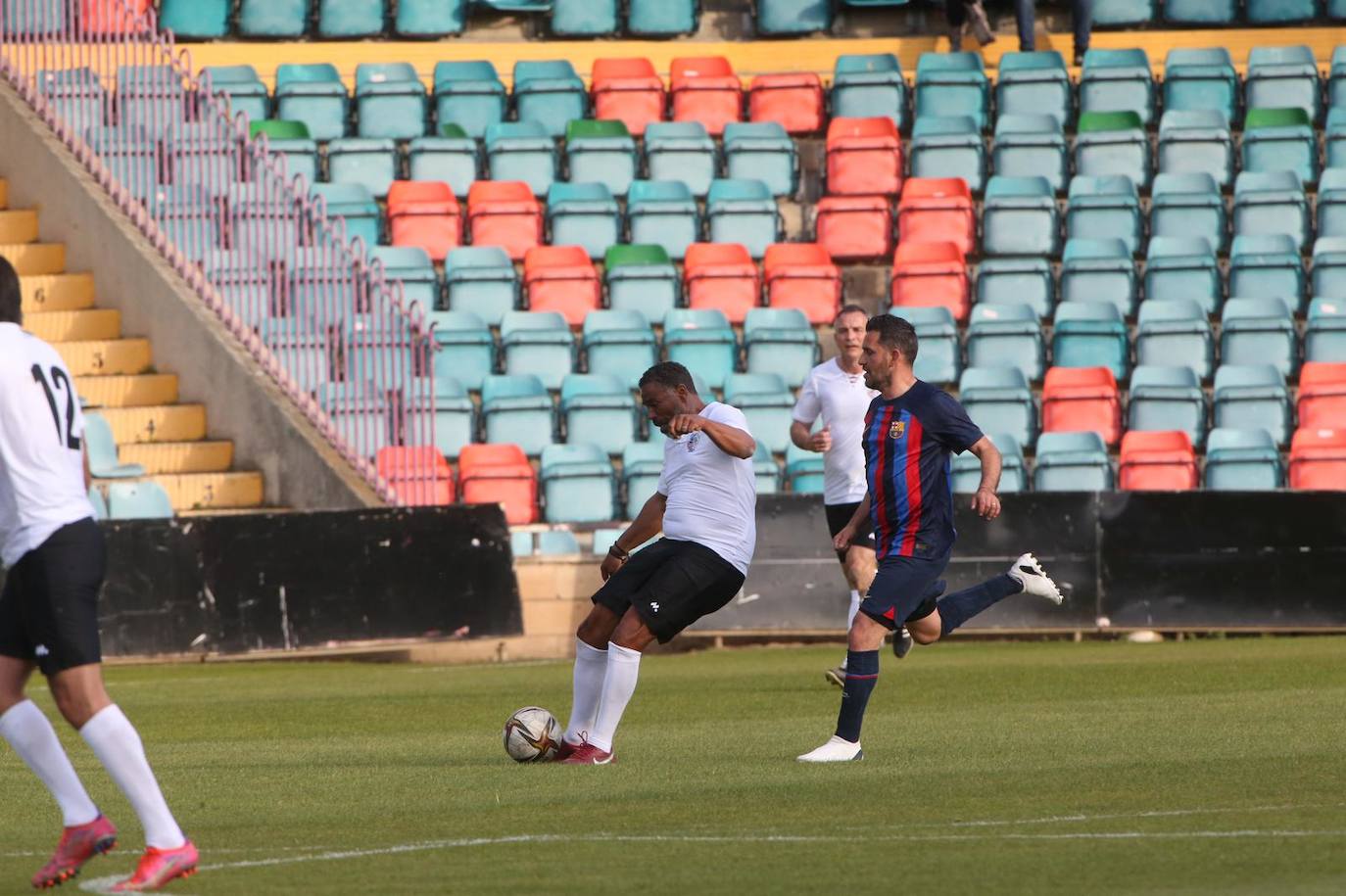 Partido entre veteranos de la UDS y el FC Barcelona por el centenario