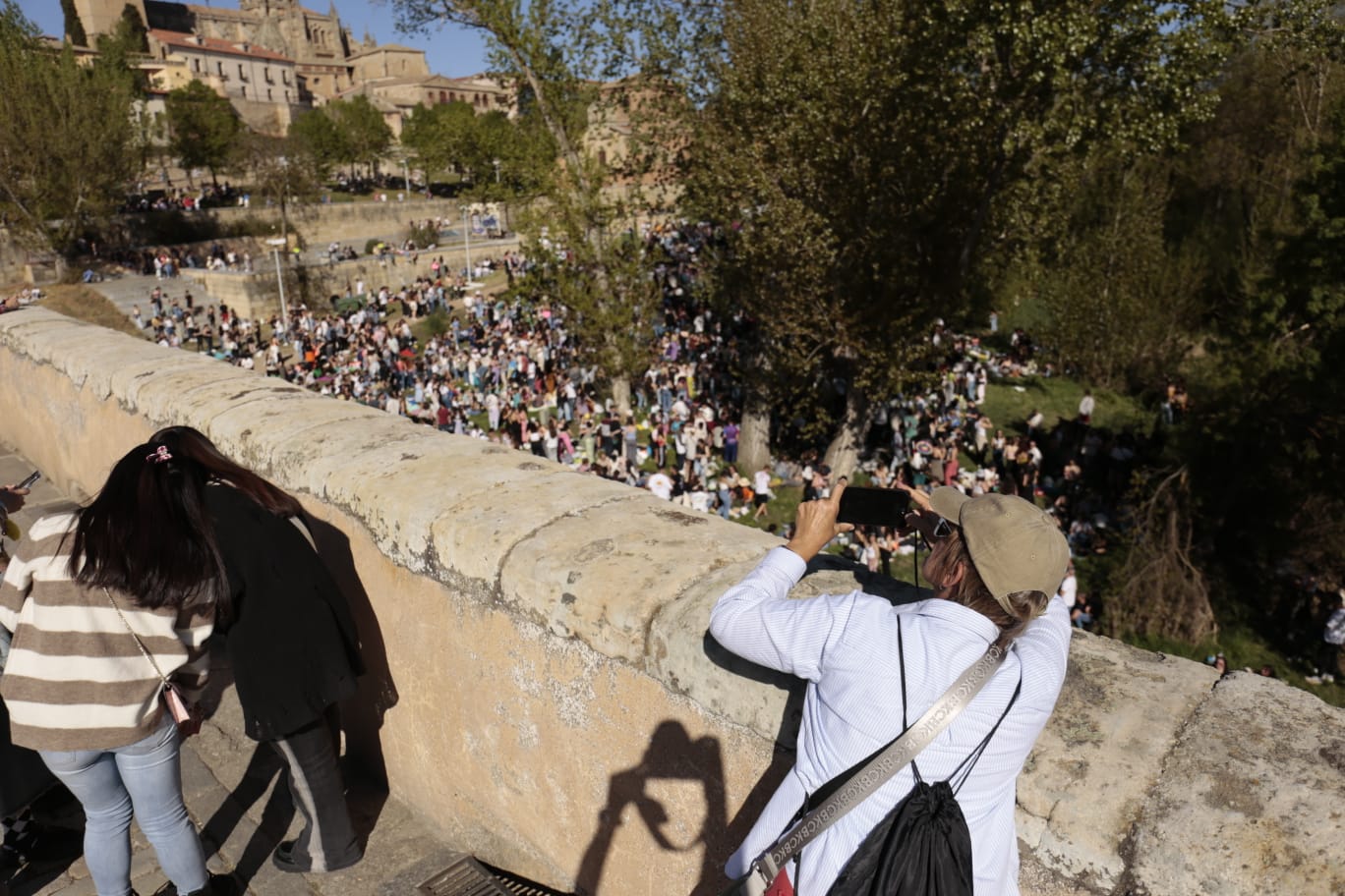 Animada tarde de Lunes de Aguas con algunos incidentes sanitarios