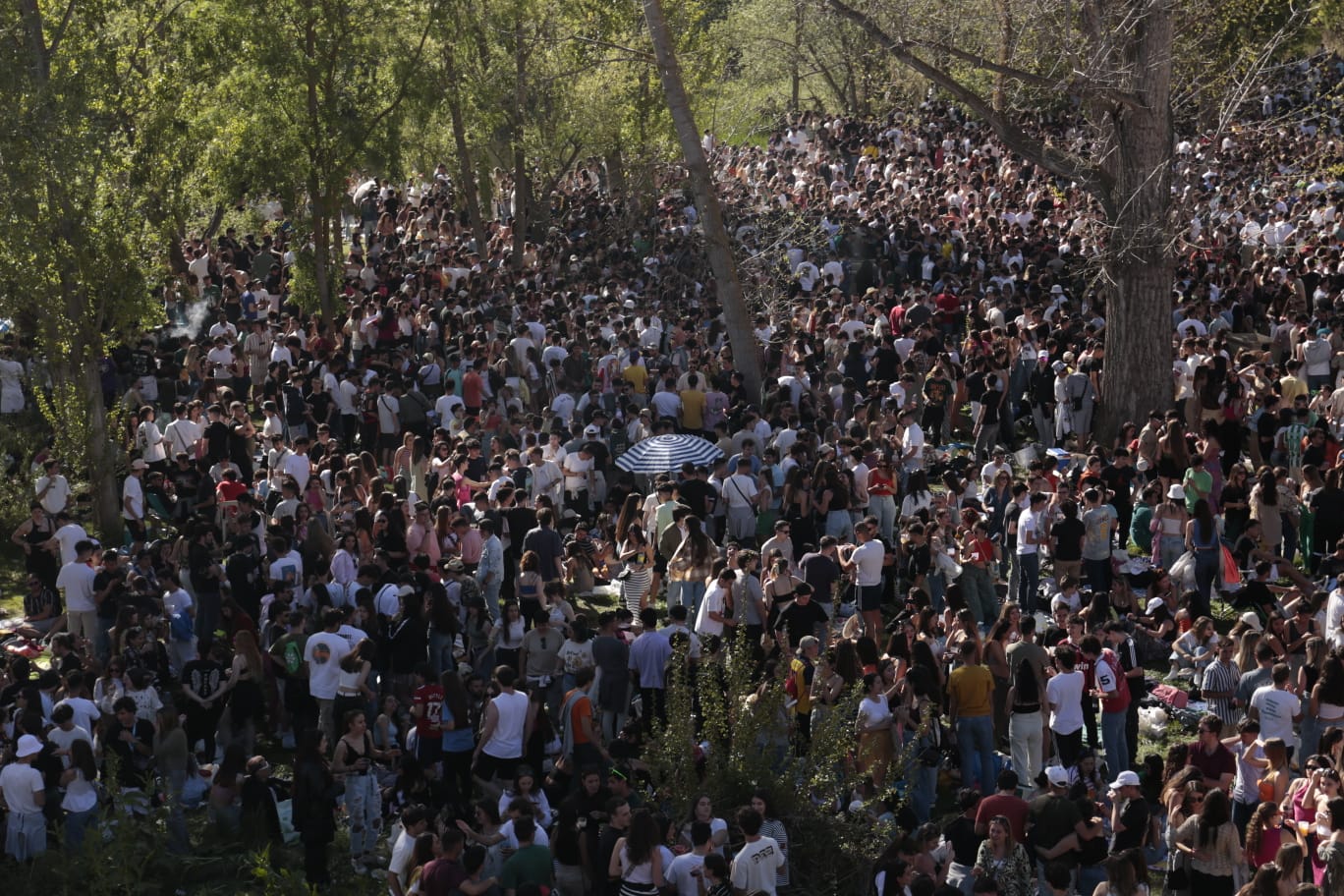 Animada tarde de Lunes de Aguas con algunos incidentes sanitarios