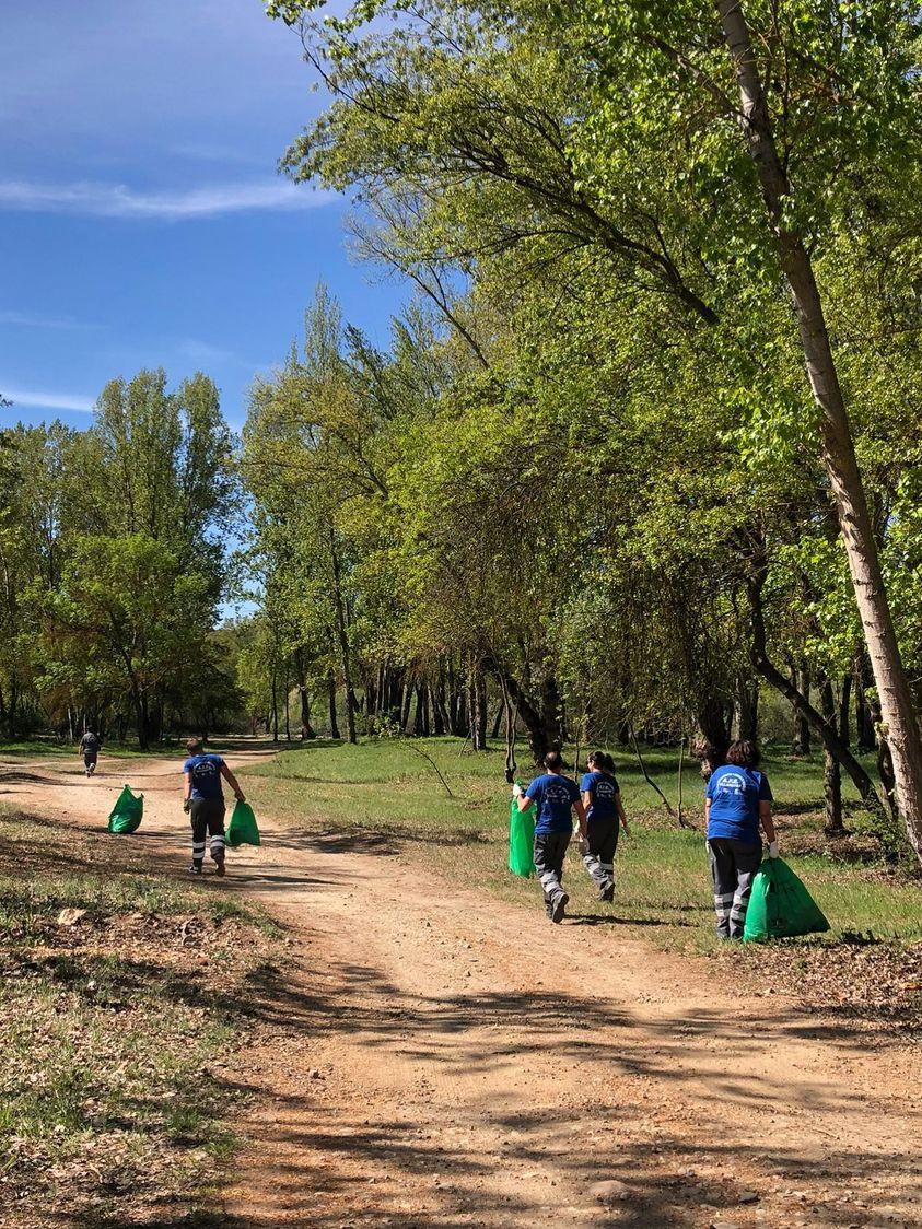 Imagen secundaria 1 - Un Lunes de Aguas sin basura es posible en un municipio de Salamanca