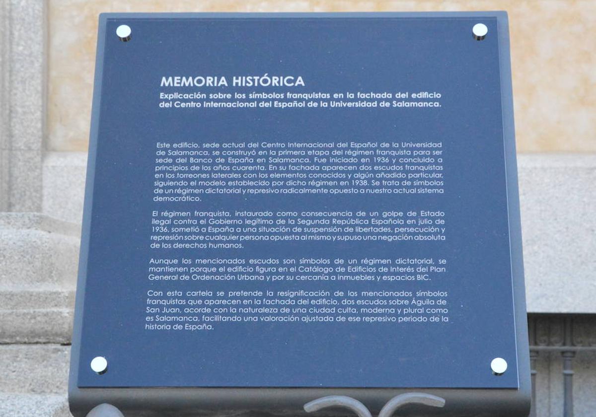 Una de las placas situadas en el Centro Internacional del Español.