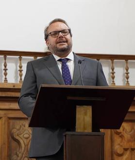 Imagen secundaria 2 - Luis de Vega recibe el Premio &#039;María Teresa Aubach&#039; de Comunicación 2023