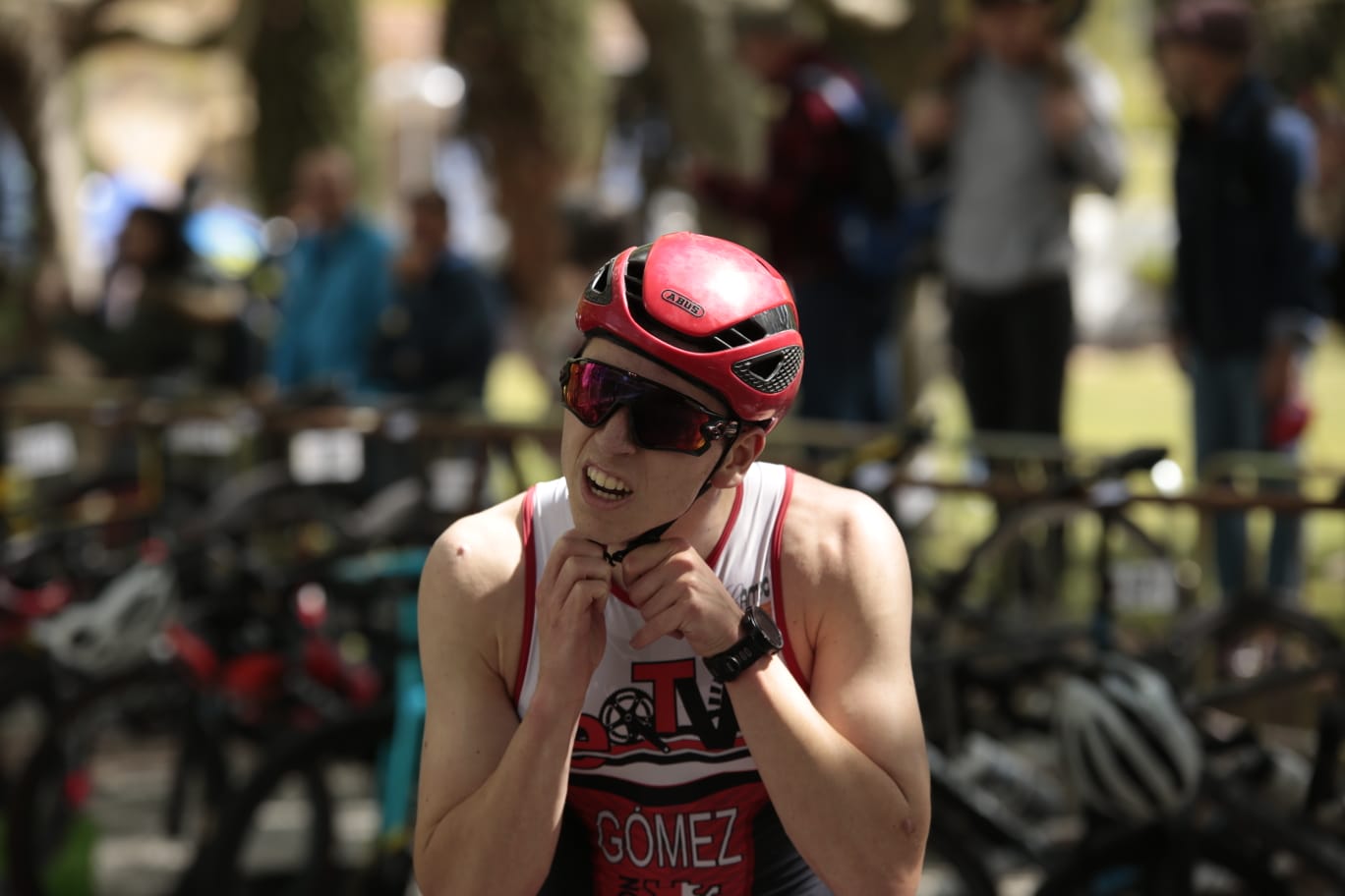 Animada prueba de duatlón junto al Puente Romano