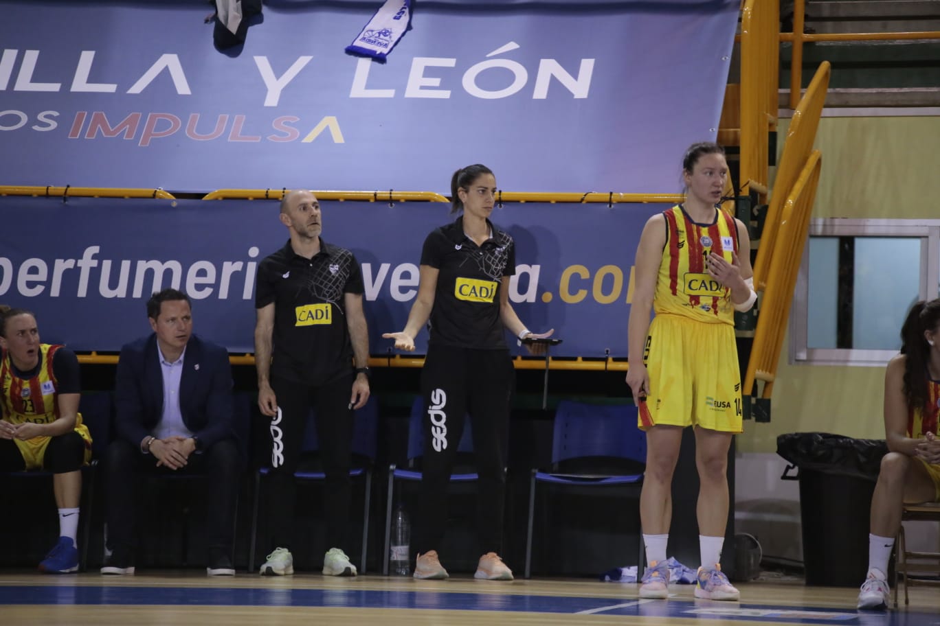 Avenida vence con comidad a Cadí La Seu para acceder a semis