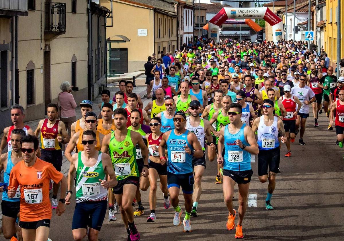 Javier Alves y Verónica Sánchez ganan la Media Maratón de Ciudad Rodrigo