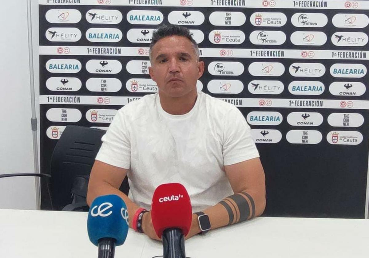 Dani Ponz, en la sala de prensa de Ceuta.