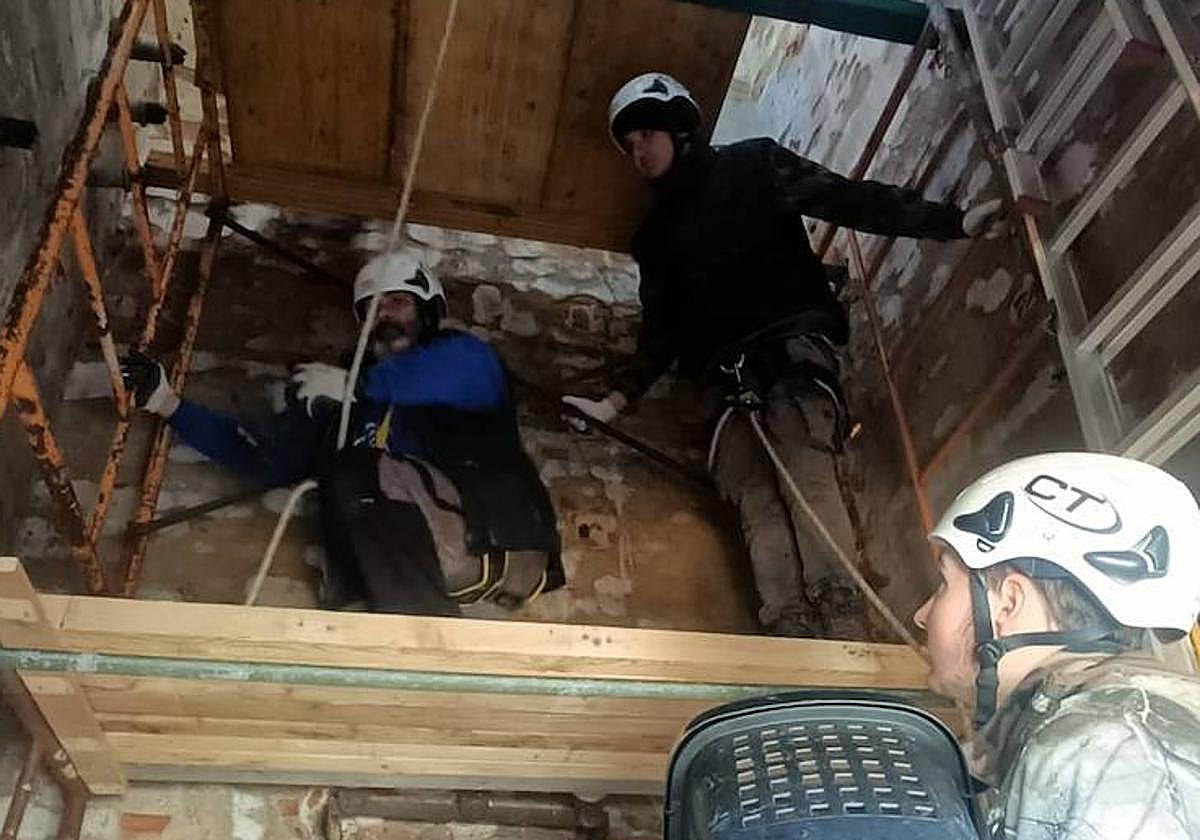 La torre ha sido acondicionada para albergar cernícalos, lechuzas, vencejos y especies insectívoras, que contribuyen a la lucha contra las plagas, la biodiversidad y la mejora de la salud urbana de Salamanca.