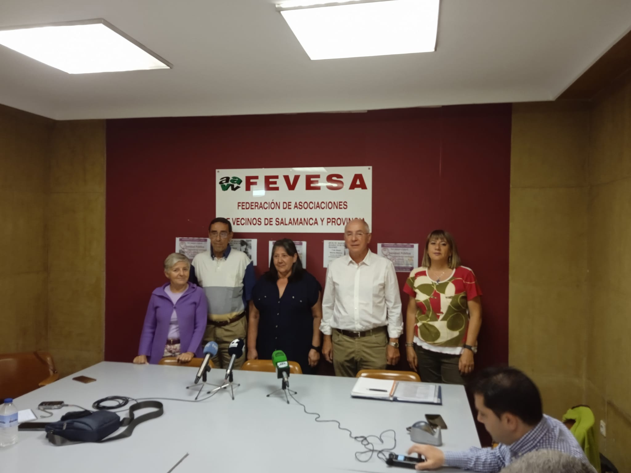 Pilar Moreno, Diego Cuesta, Regina Moreiro, Emilio Ramos y María García, en la sede de Fevesa