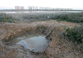 Agujero cavado en la tierra