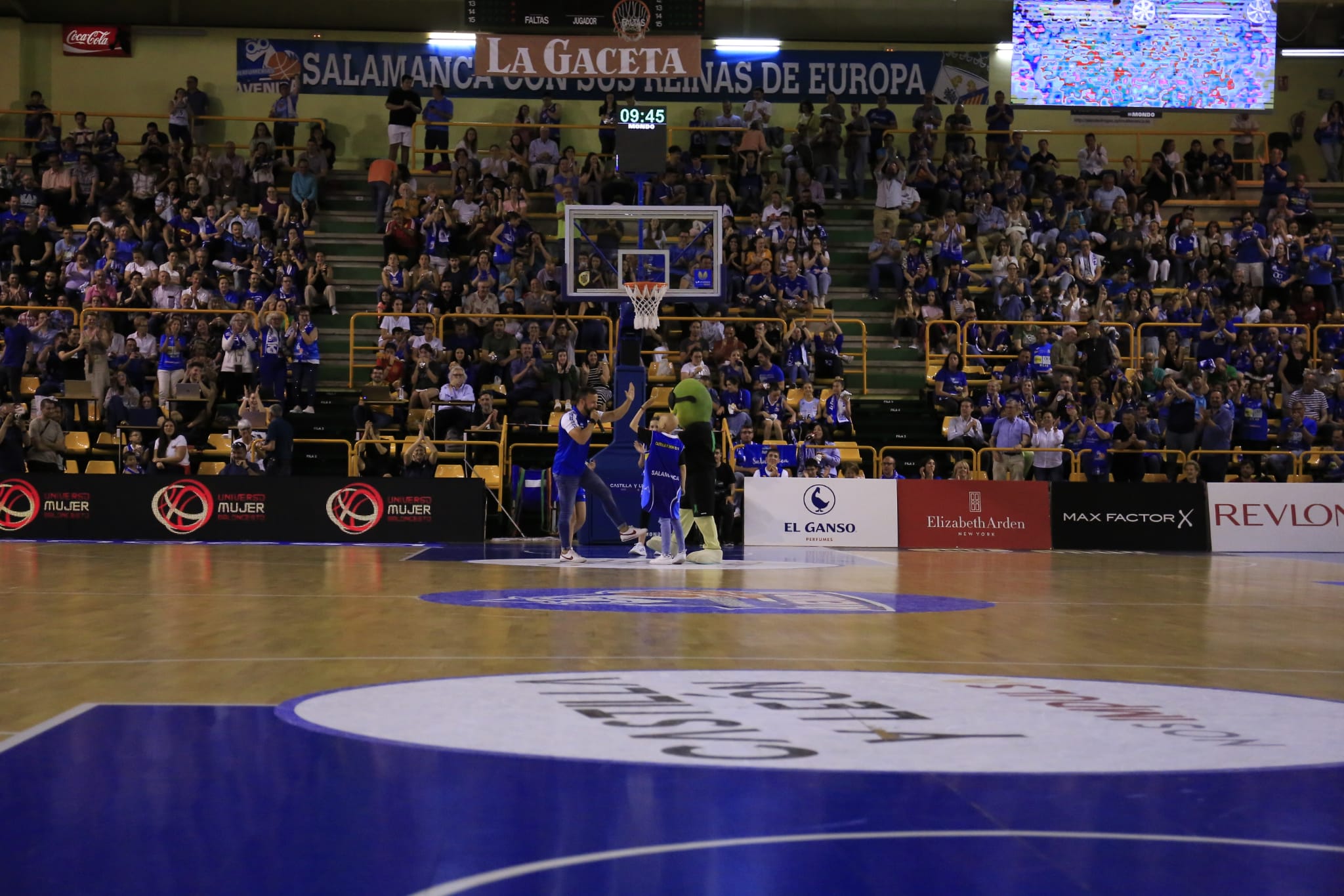 Final de liga entre Perfumerías Avenida y el Valencia Basket