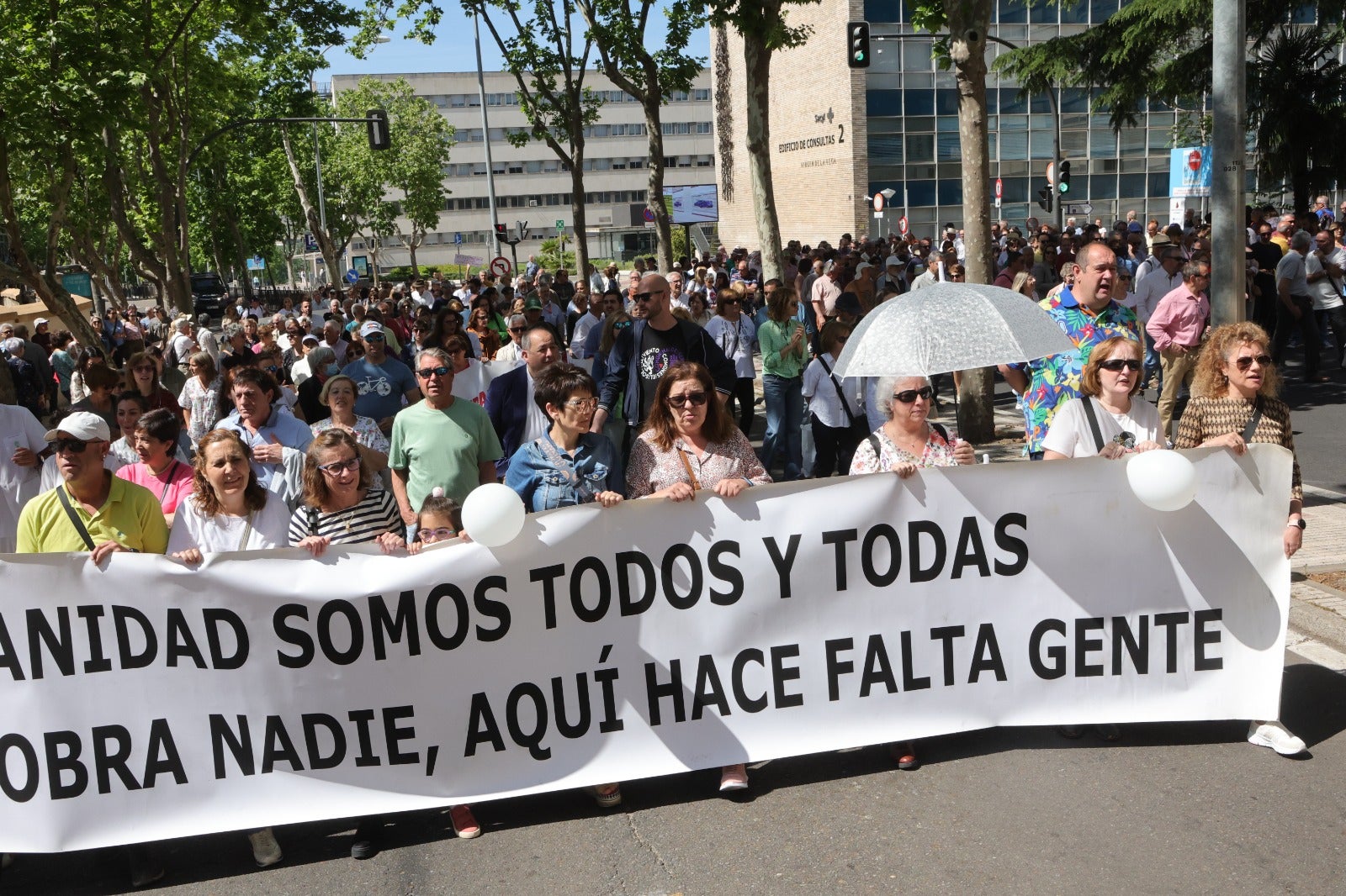 Salamanca se tiñe de blanco en defensa de la Sanidad pública