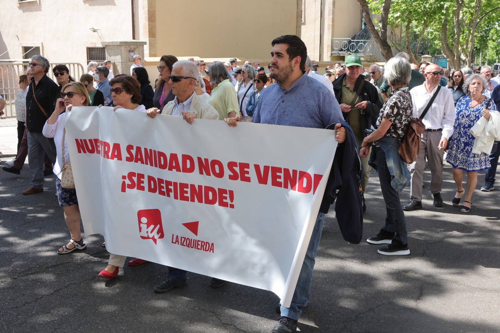 Salamanca se tiñe de blanco en defensa de la Sanidad pública