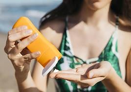 Cómo mantener la piel protegida del sol: caducidad de la loción y tejidos densos