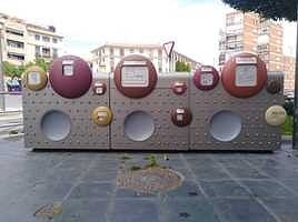 Uno de los nuevos mini puntos limpios, en el alto del Rollo.