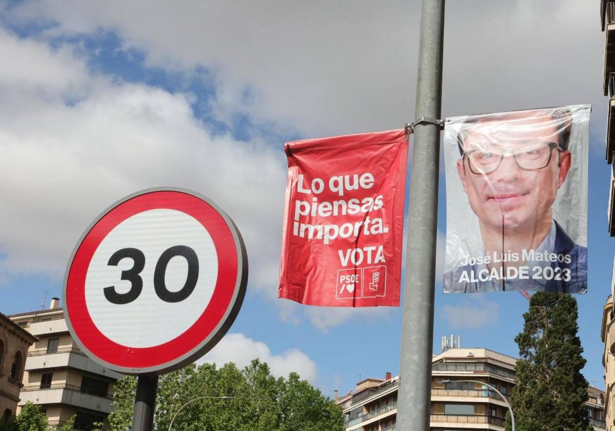 Banderola del PSOE en la capital.