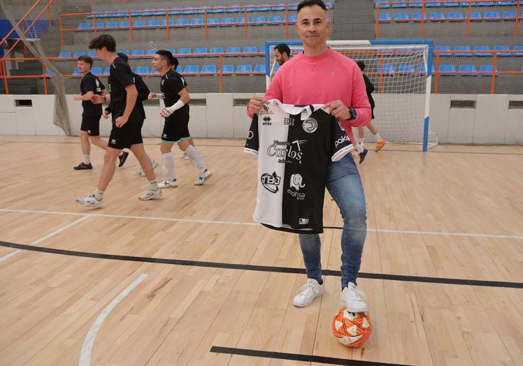 Imagen principal - La dura travesía del fútbol sala: «Es como cuando un edificio se derrumba»