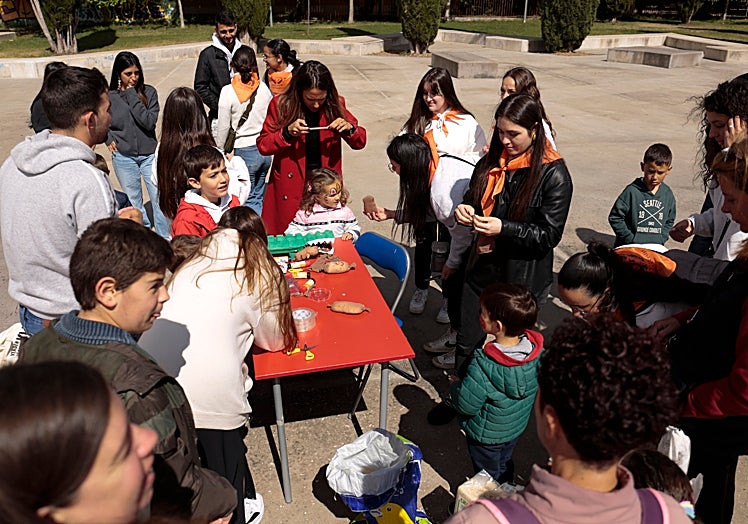 Imagen principal - Las distintas propuestas de Florece Garrido consiguieron una importante participación.