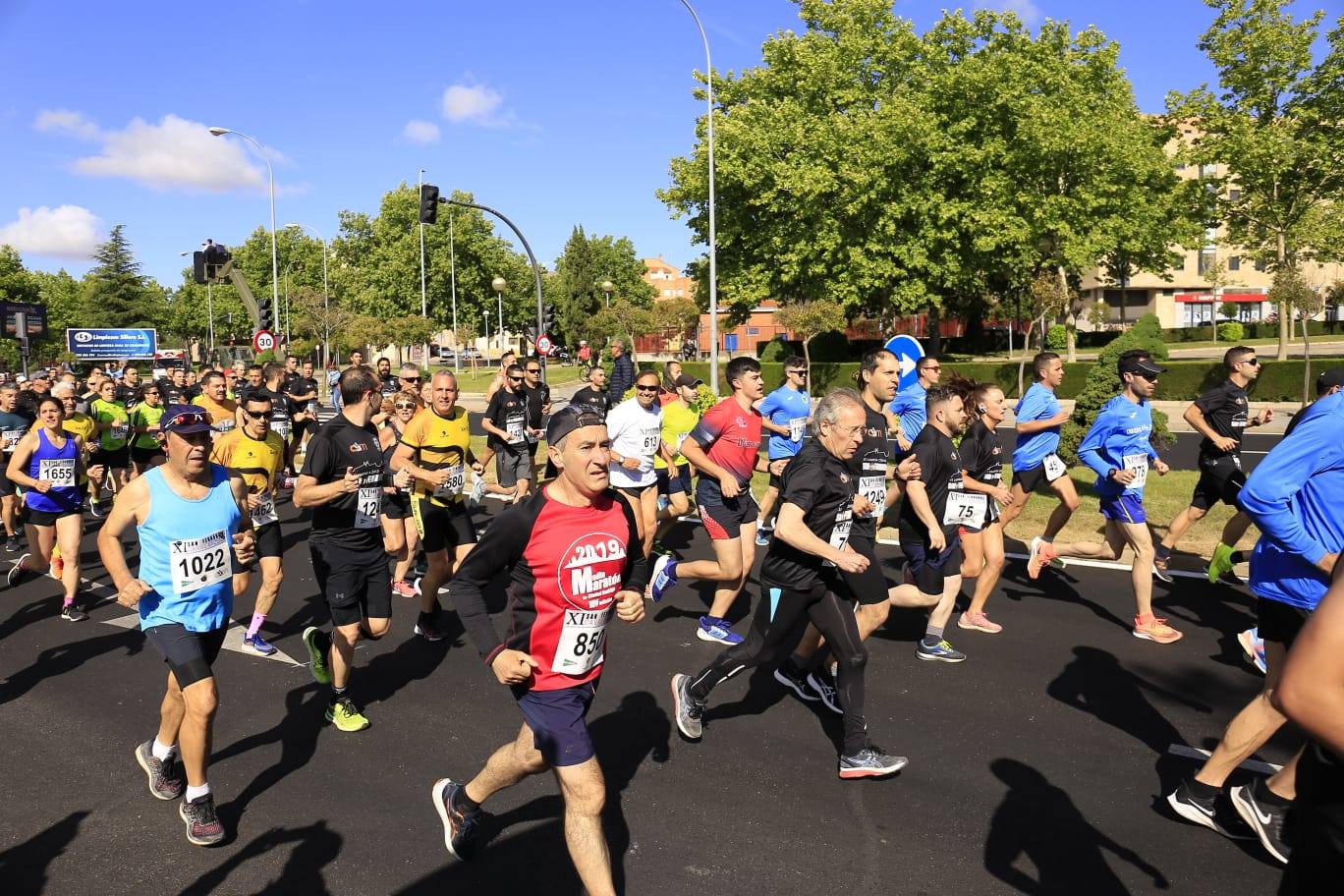 Espectacular paso de la Carrera Cívico Militar por Salamanca