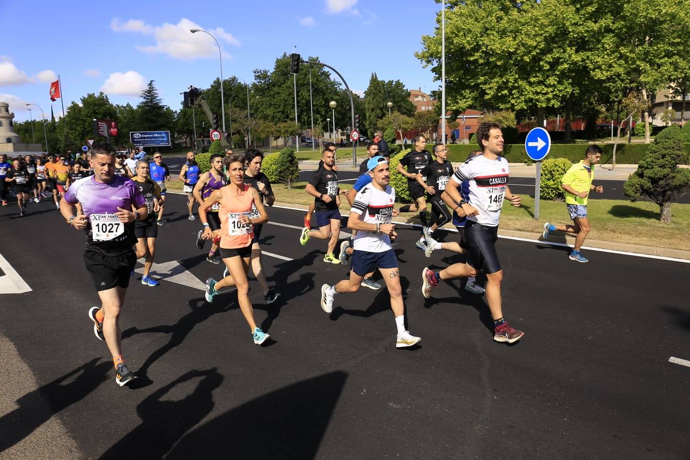 Espectacular paso de la Carrera Cívico Militar por Salamanca