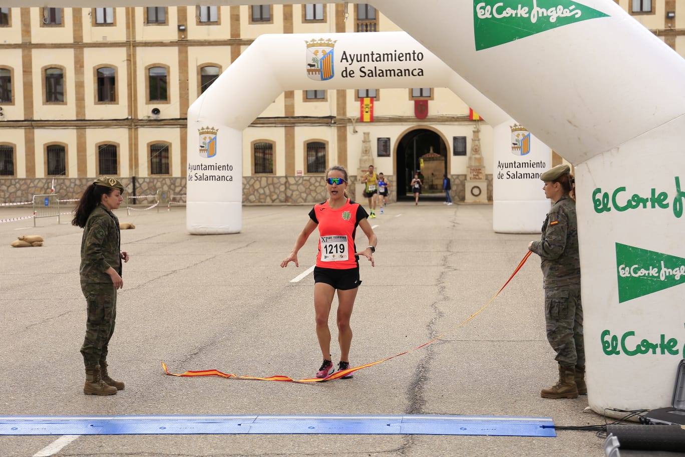 Espectacular paso de la Carrera Cívico Militar por Salamanca