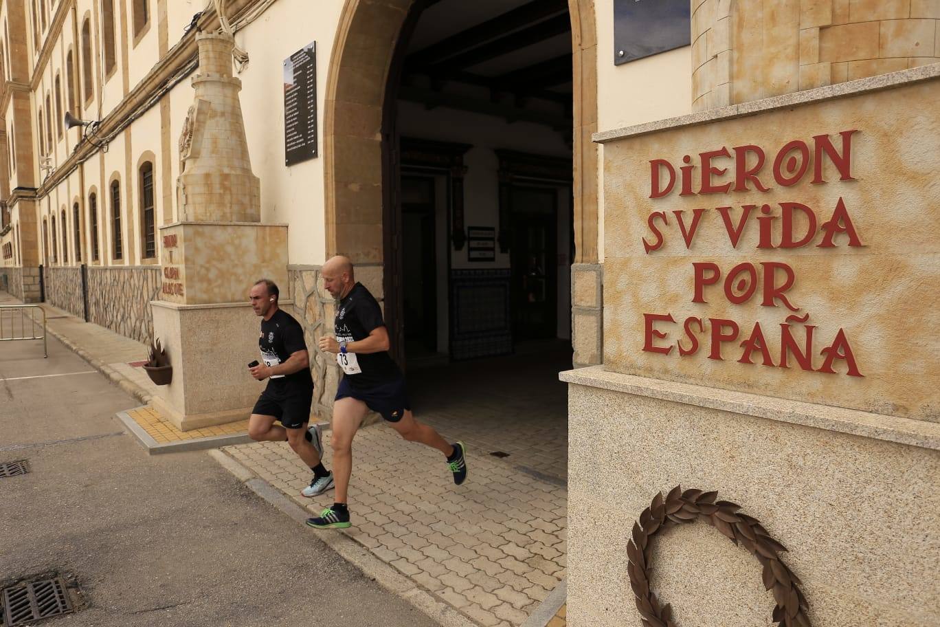 Espectacular paso de la Carrera Cívico Militar por Salamanca