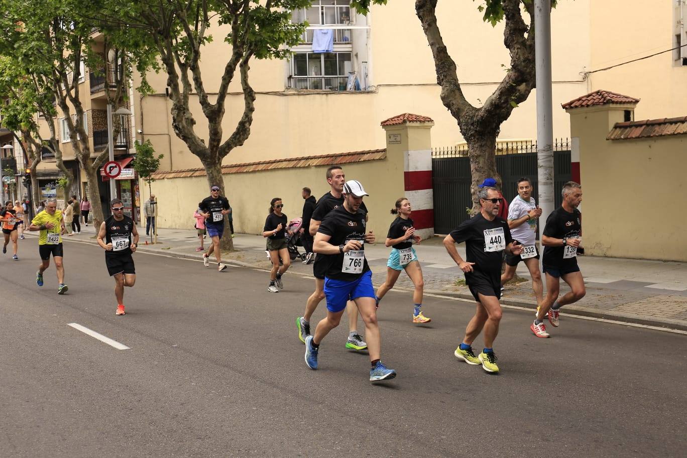 Espectacular paso de la Carrera Cívico Militar por Salamanca