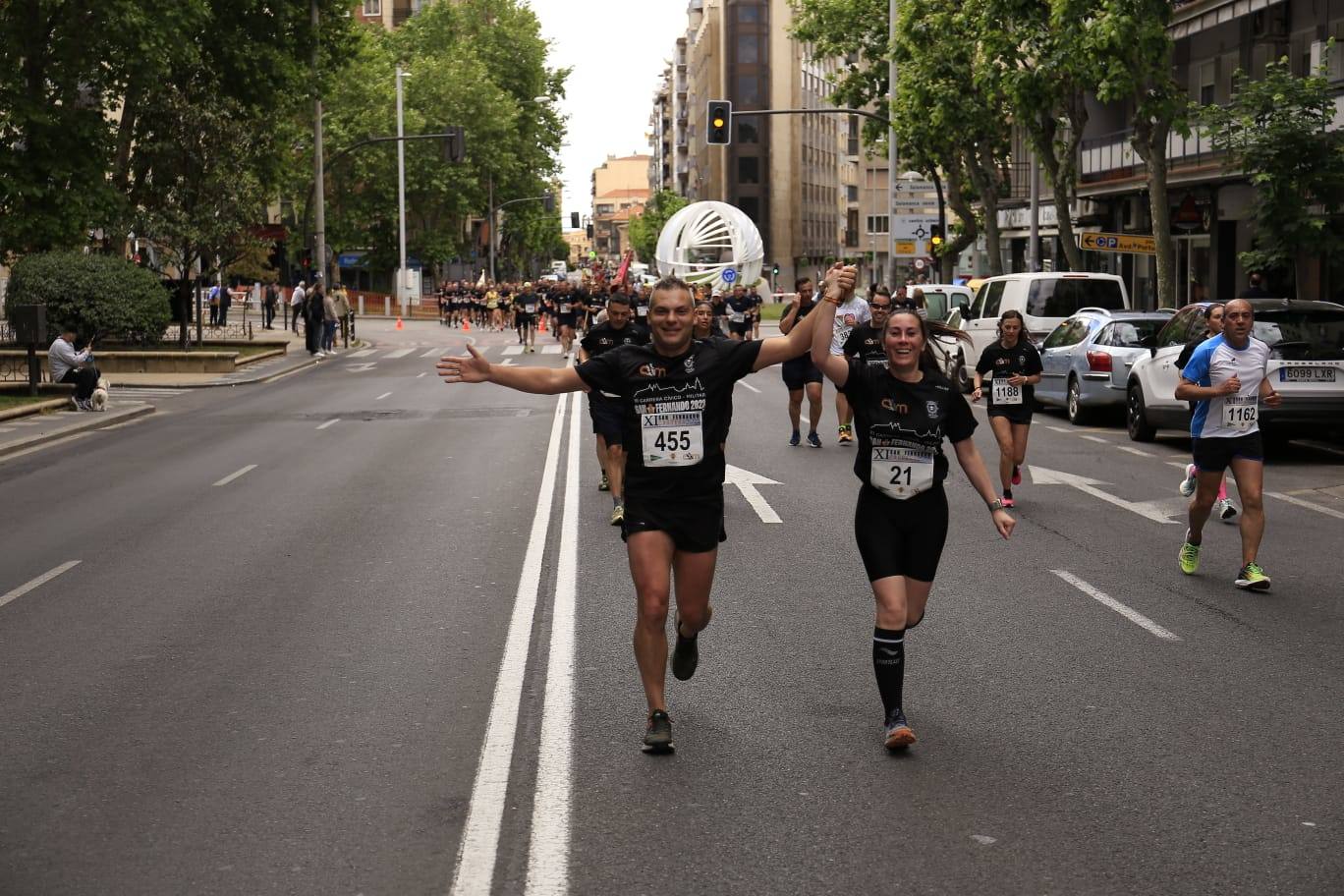 Espectacular paso de la Carrera Cívico Militar por Salamanca