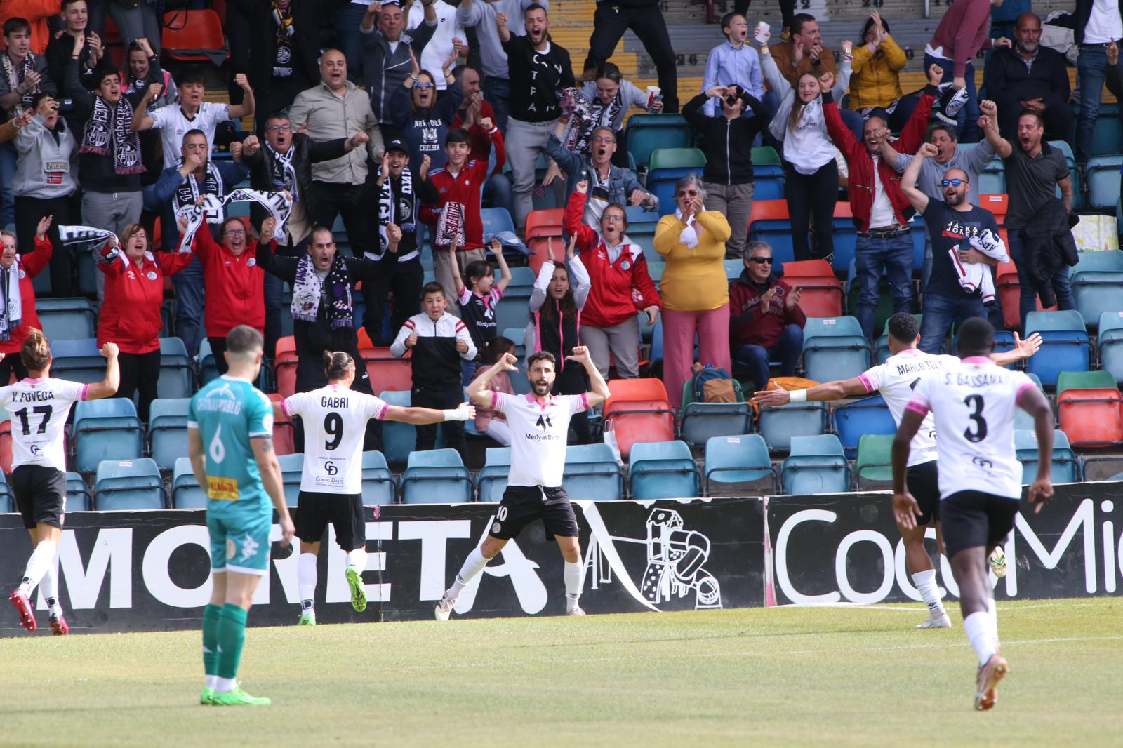 El Salamanca UDS deja vivo al Atlético Astorga en ida de la final regional del playoff (3-1)