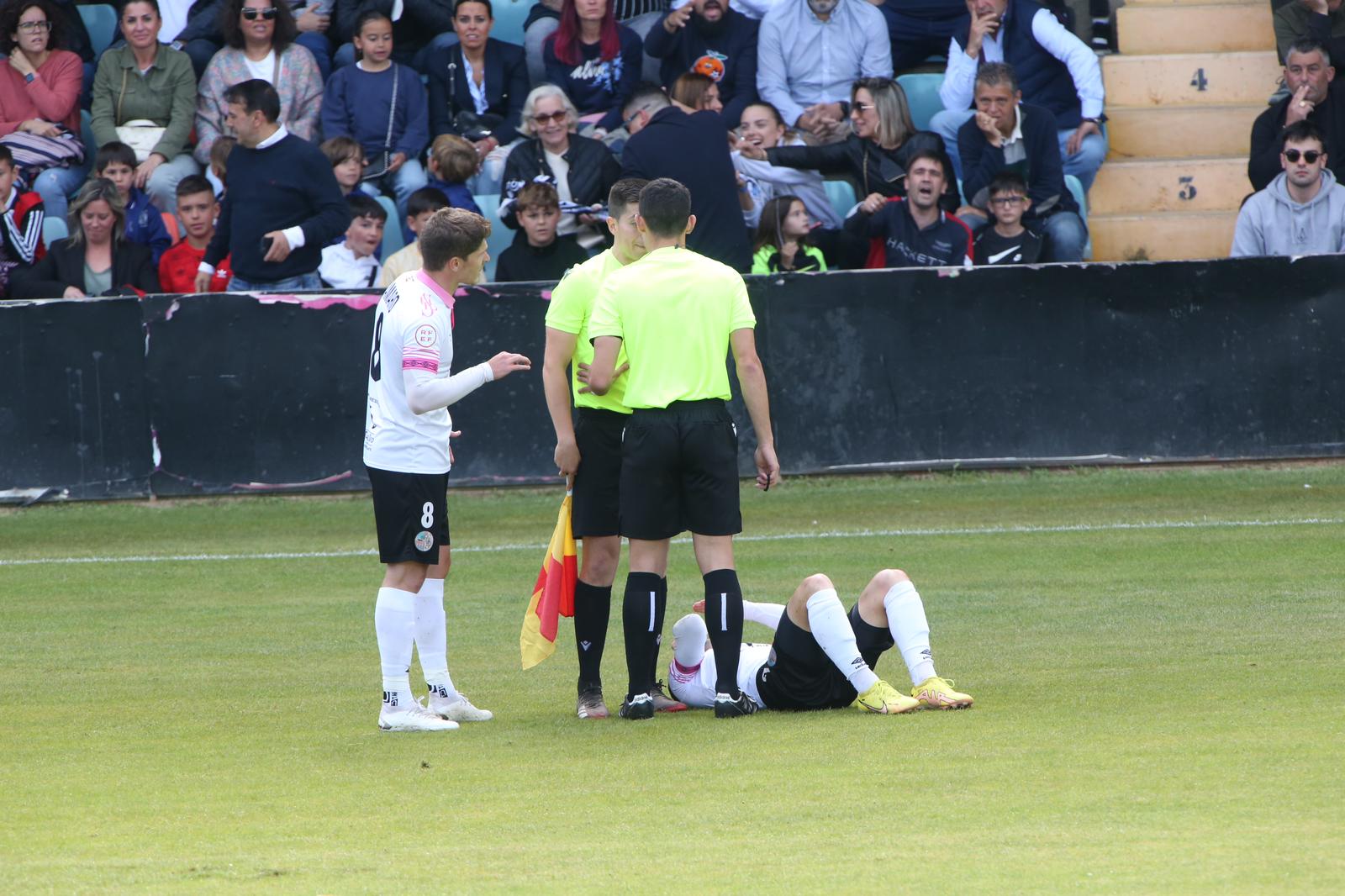 El Salamanca UDS deja vivo al Atlético Astorga en ida de la final regional del playoff (3-1)