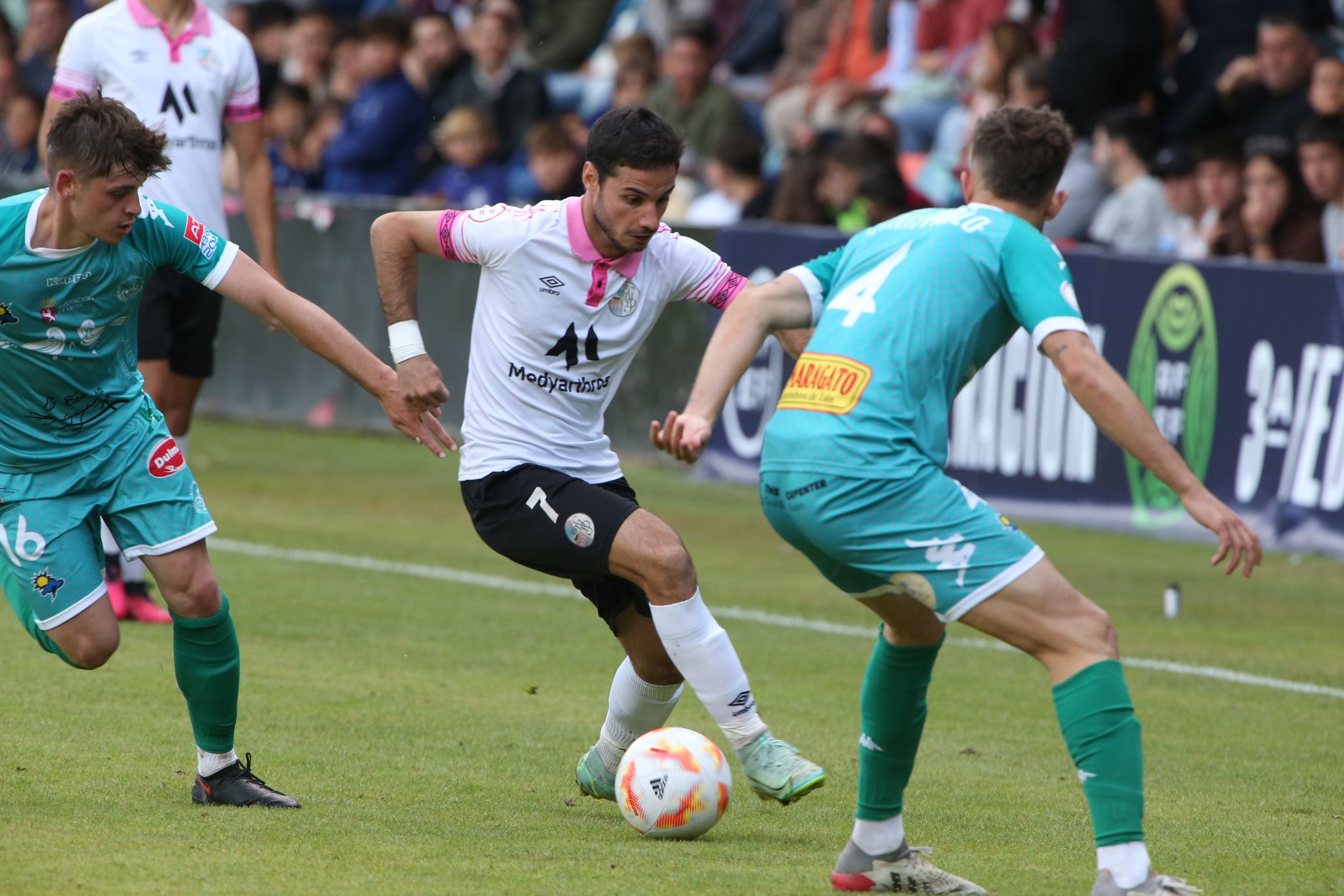 El Salamanca UDS deja vivo al Atlético Astorga en ida de la final regional del playoff (3-1)