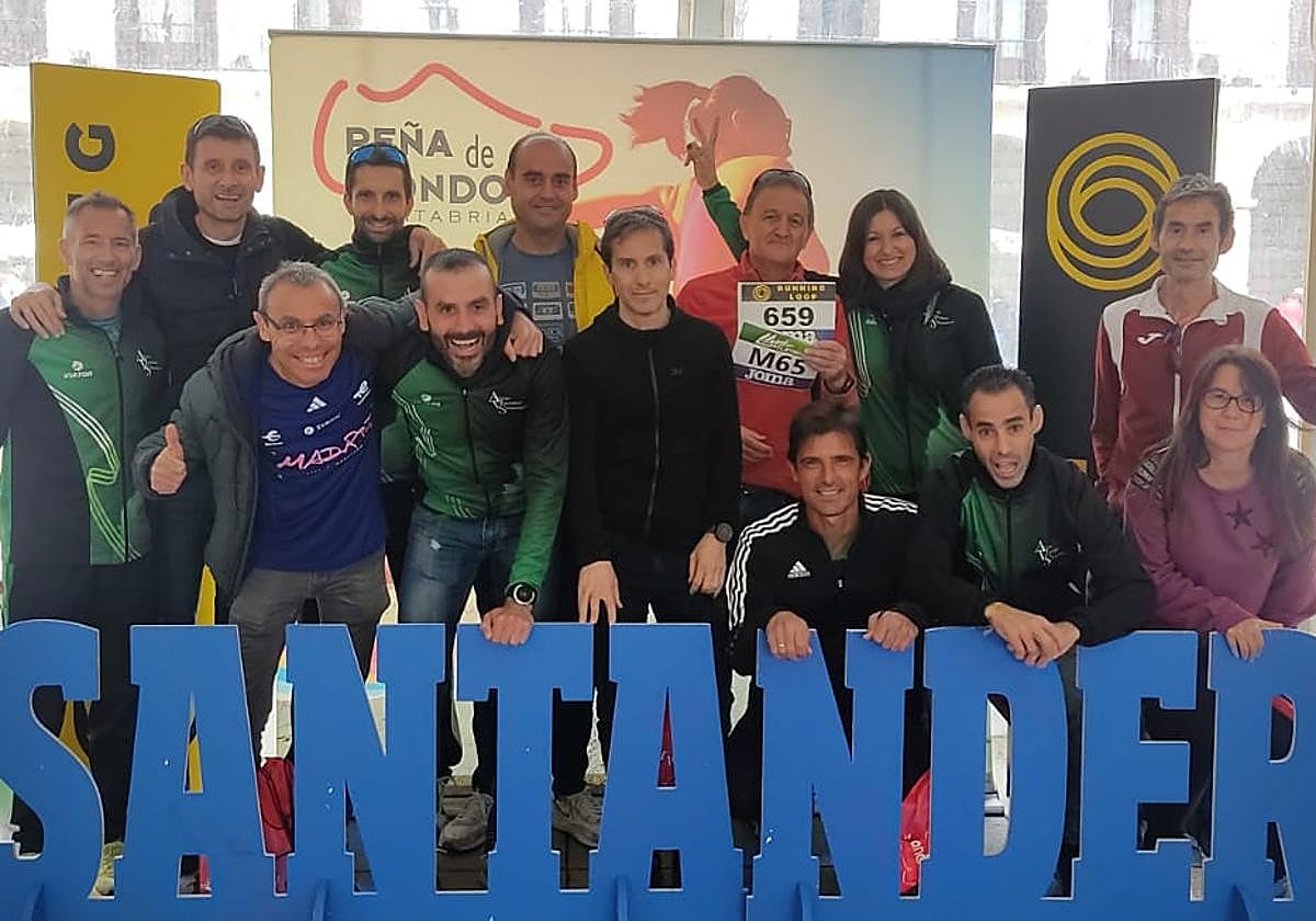 Varios miembros de Atletas Veteranos Salamanca en el Nacional de media maratón en Santander.